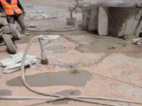 朗县水泥混凝土路面板底注浆技术 路面脱空注浆整治方案